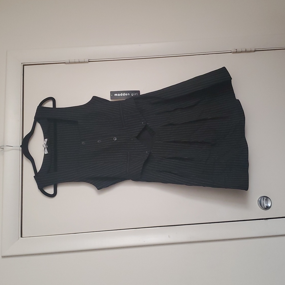 *NWT* Madden Girl Black Pinstripe Mini Dress - Picture 2 of 16